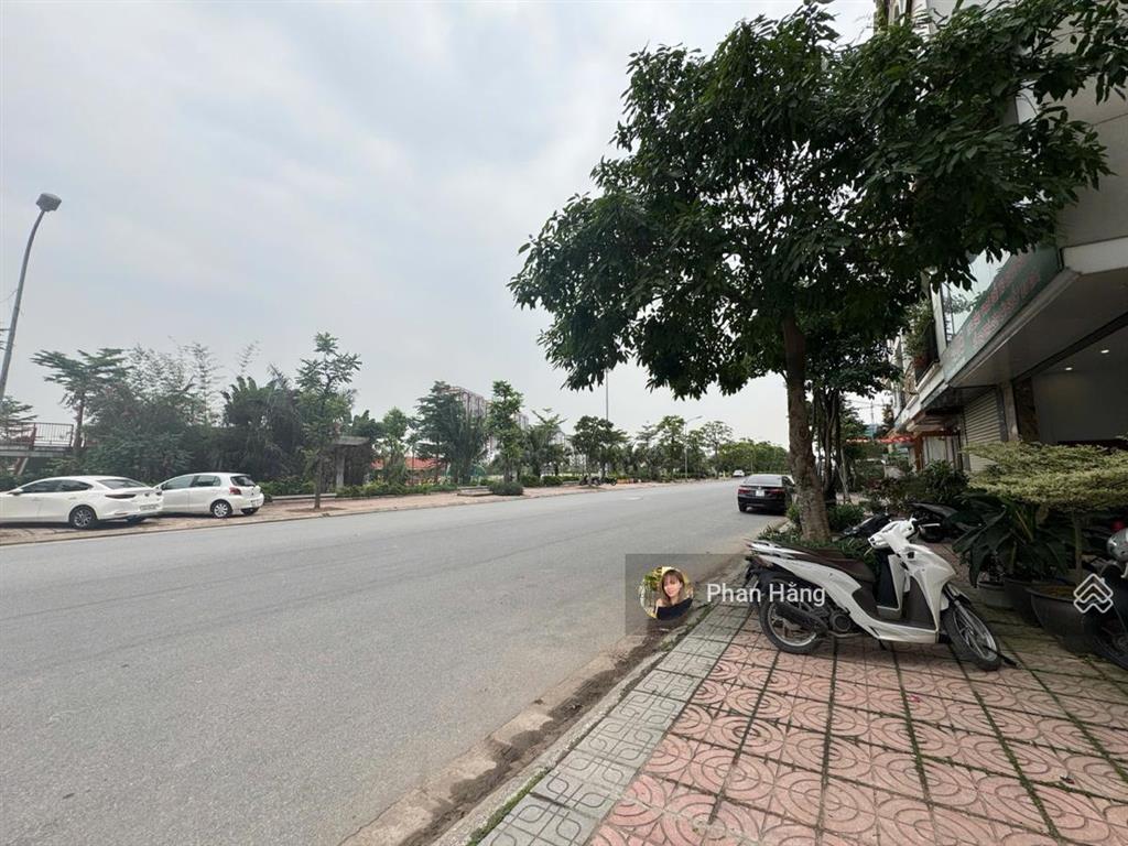Bán đất tái định cư ngọc thụy lô đất vàng 3 thoáng vỉa hè view công viên