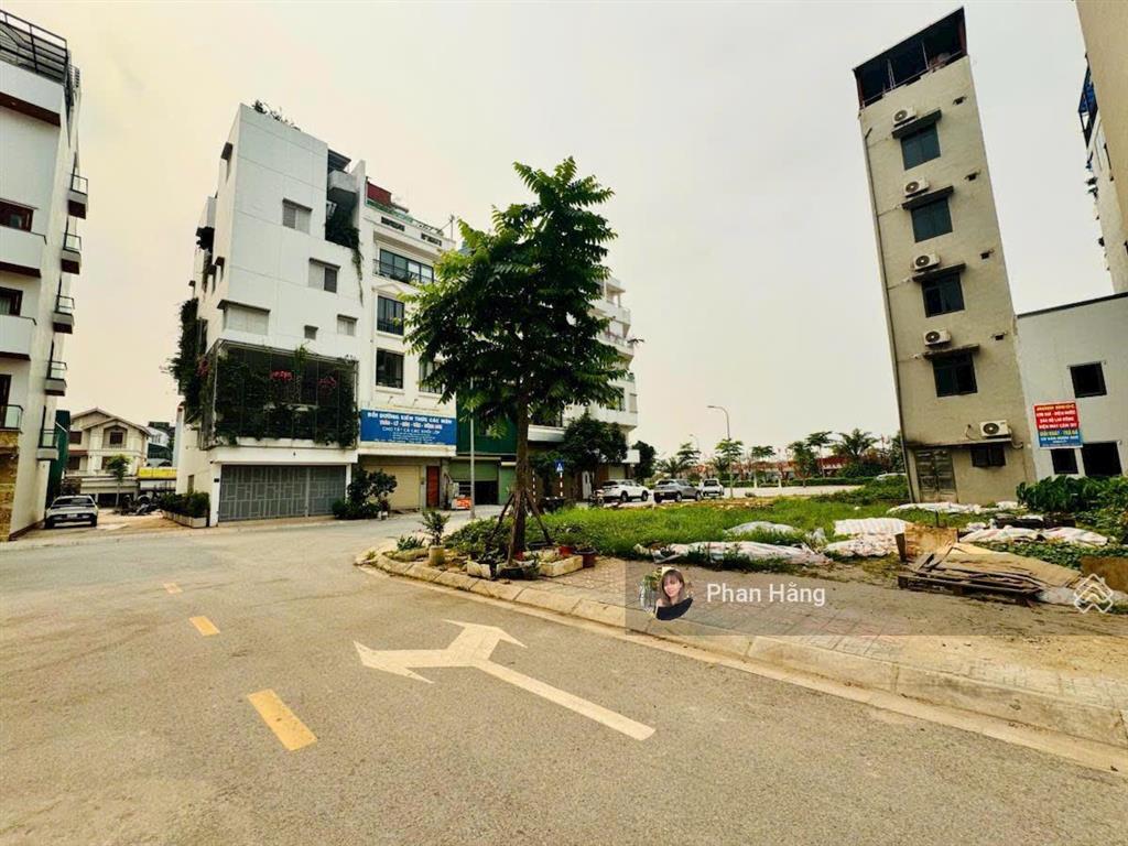 Bán mảnh đất tđc ngọc thuỵ  phân lô tô tô tránh  2 thoáng  gần công viên hồ điều hoà