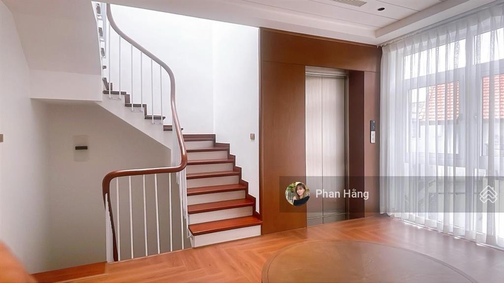 Bán biệt thự nhà vườn kđt việt hưng  5t thang máy xịn  mới hoàn thiện hơn năm  vị trí siêu đẹp