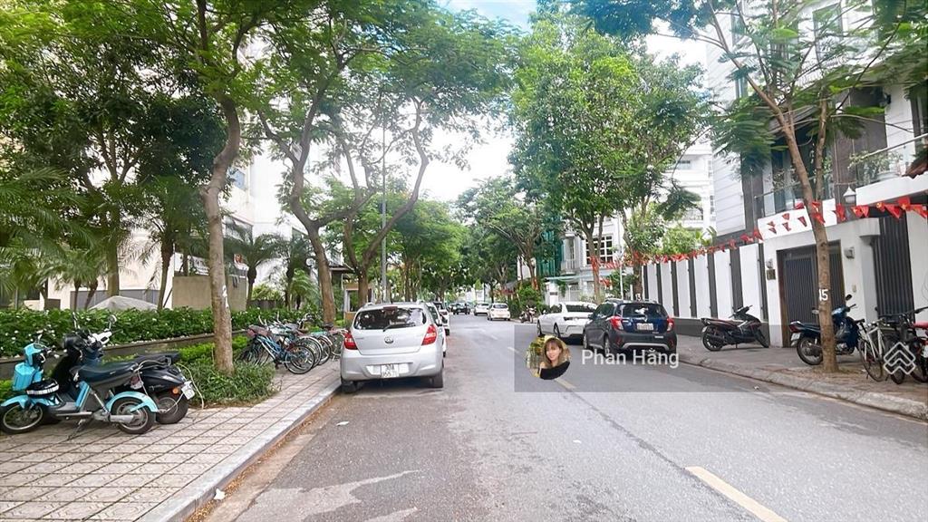 Bán biệt thự nhà vườn kđt việt hưng  5t thang máy xịn  mới hoàn thiện hơn năm  vị trí siêu đẹp