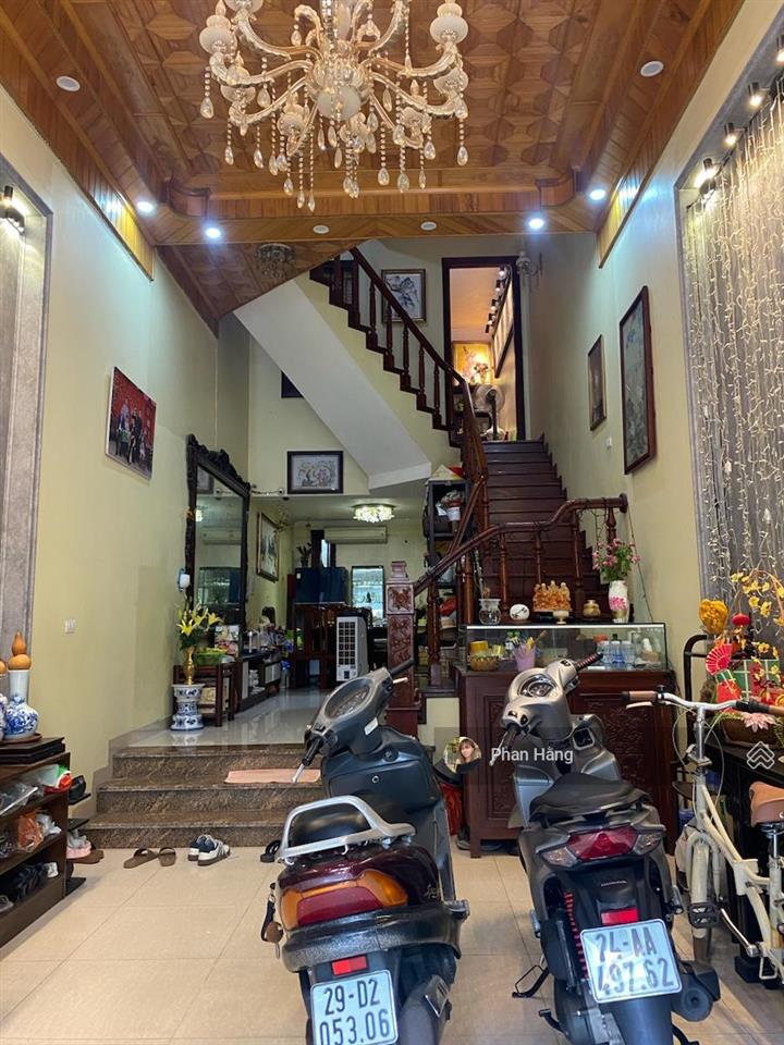 Bán nhà ngọc thụy  nội thất gỗ lim giá trị cao  oto đỗ cửa