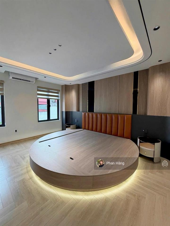 Bán nhà phố tư đình full nội thất gara 2 ô tô
6 tầng thang máy full nội thất cao cấp