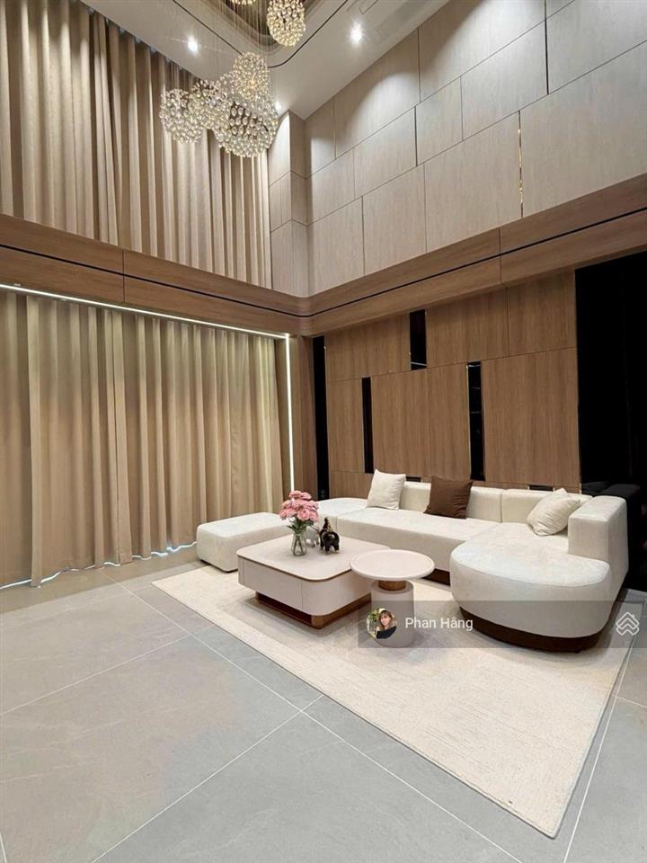 Bán nhà phố tư đình full nội thất gara 2 ô tô
6 tầng thang máy full nội thất cao cấp