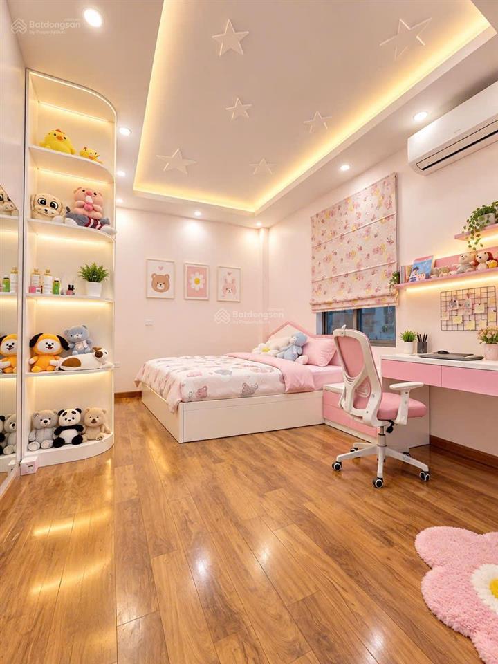 8.2 tỷ có nhà khẩu gia thuỵ bán gấp nhà nguyễn văn cừ 56m2 dân xây lô góc 2 mặt thoáng ô tô đỗ cửa