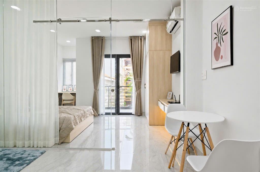 Căn hộ 1pn balcony, thang máy, giặt riêng trần quang khải gần công viên lê văn tám, isb quận 1
