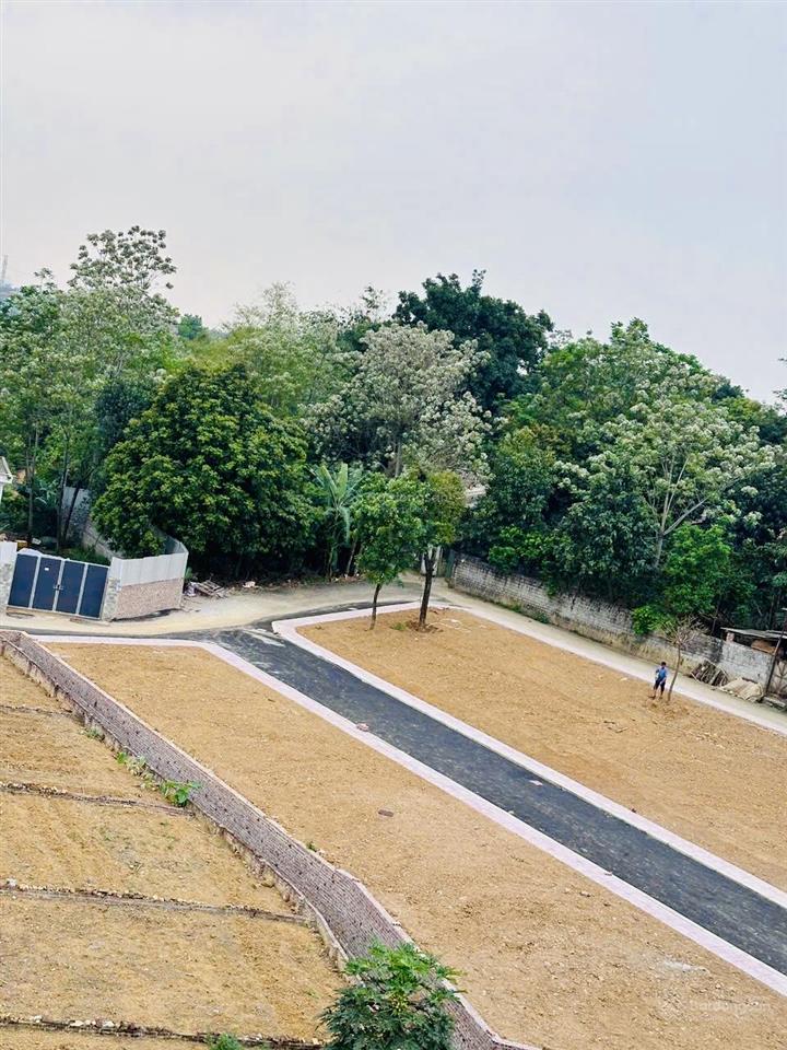 Lô 2 mặt tiền đông yên, quốc oai, 100m2 full thổ cư, nở hậu, giá 2.55 tỷ