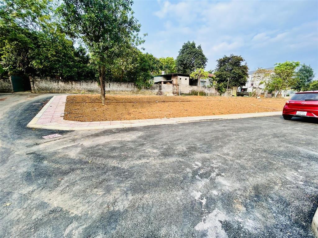 Lô 2 mặt tiền đông yên, quốc oai, 100m2 full thổ cư, nở hậu, giá 2.55 tỷ
