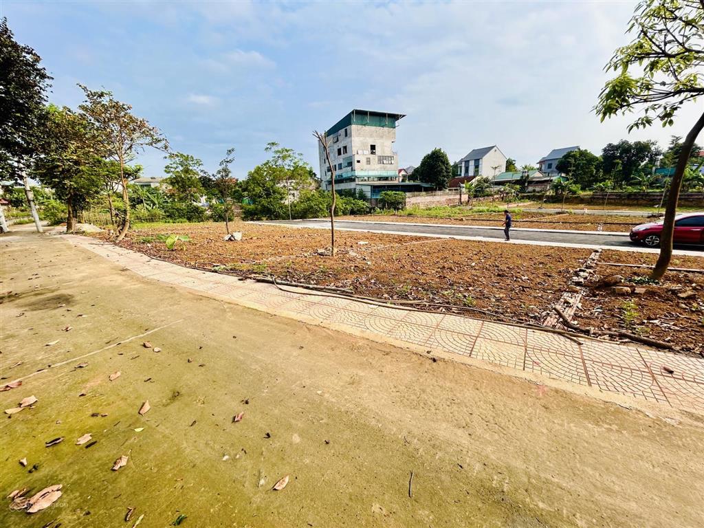 Lô 2 mặt tiền đông yên, quốc oai, 100m2 full thổ cư, nở hậu, giá 2.55 tỷ