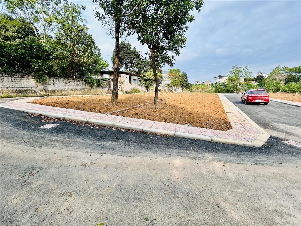 Lô 2 mặt tiền đông yên, quốc oai, 100m2 full thổ cư, nở hậu, giá 2.55 tỷ