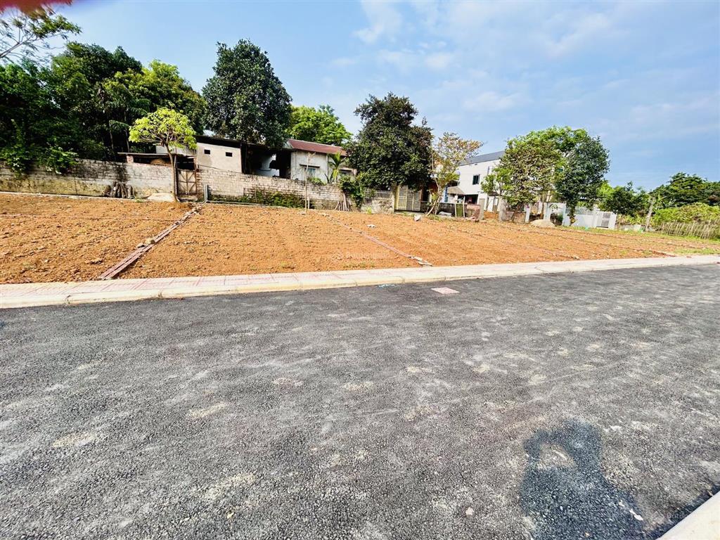 Lô 2 mặt tiền đông yên, quốc oai, 100m2 full thổ cư, nở hậu, giá 2.55 tỷ