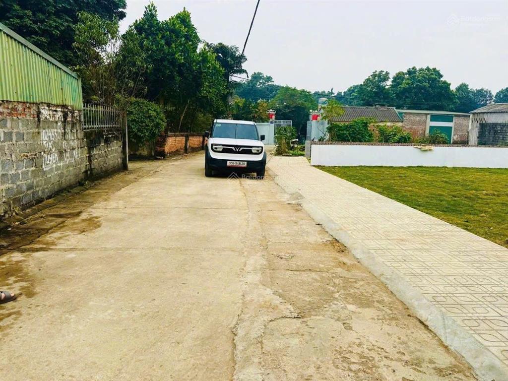Bán đất đông yên quốc oai 110m2 full thổ cư mt 5m gần đhqg hòa lạc 2,3 tỷ