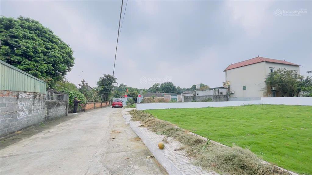 Bán đất đông yên quốc oai 110m2 full thổ cư mt 5m gần đhqg hòa lạc 2,3 tỷ