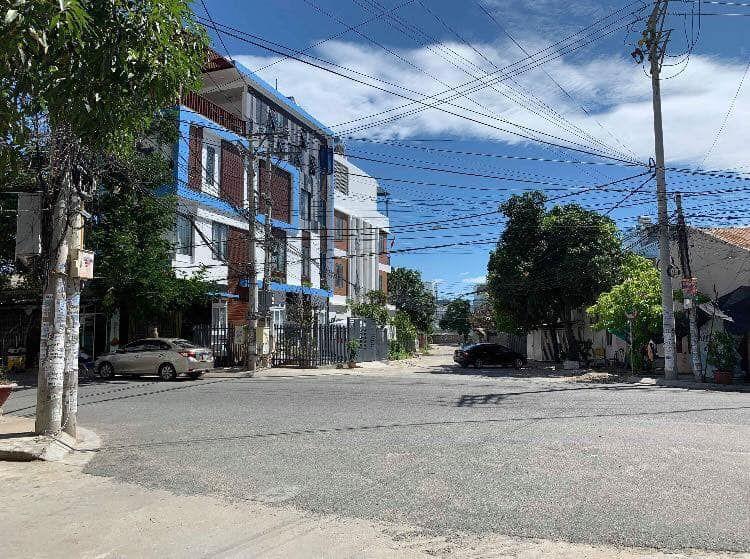 BÁN NHÀ CẤP CŨ MẶT TIỀN BÊ TÔNG 8M PHƯỜNG PHƯỚC LONG NHA TRANG 
