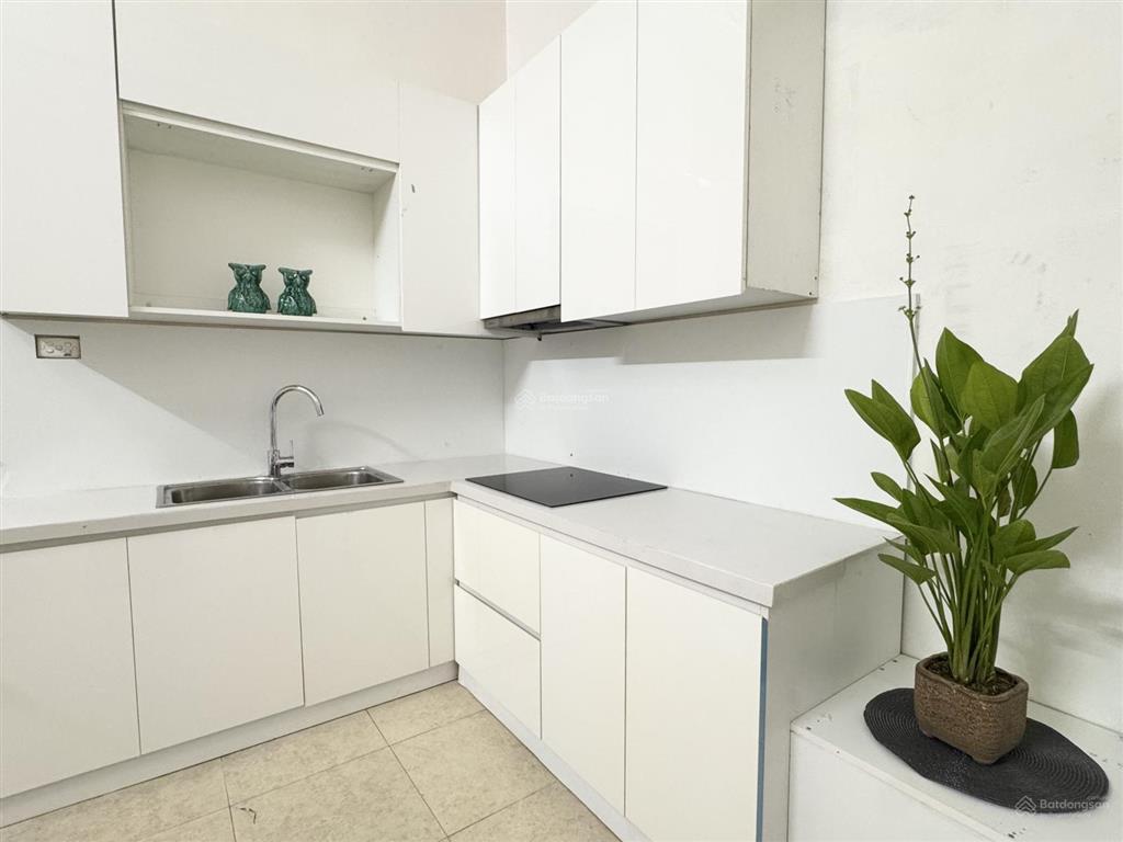 Cho thuê nhà riêng 3 tầng, 80m sân vườn, đầy đủ nội thất, decor nghệ thuật dọn vào ở ngay