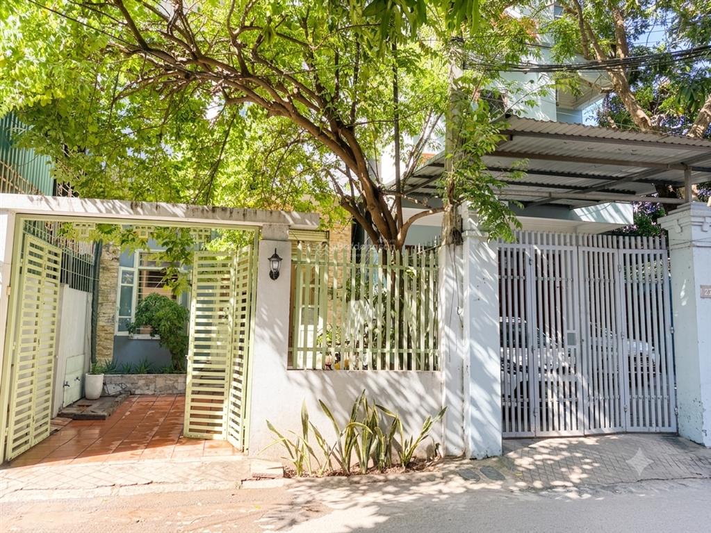 Cho thuê nhà riêng 3 tầng, 80m sân vườn, đầy đủ nội thất, decor nghệ thuật dọn vào ở ngay