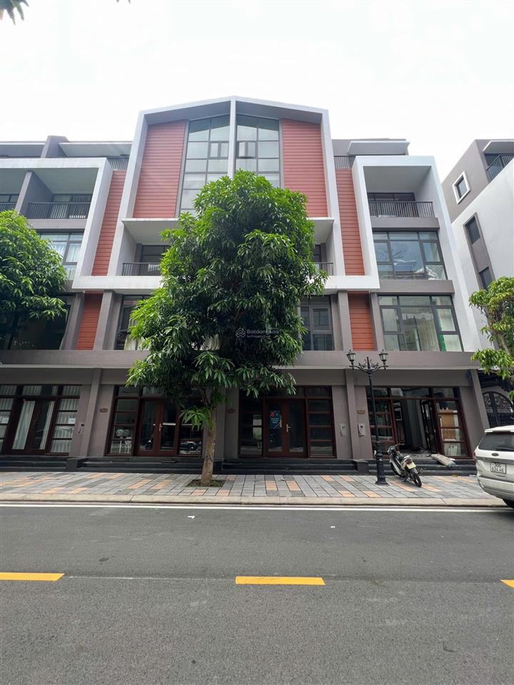 Bán căn liền kề 85m2 khu phố biển vin 3 trục đường thông gần công viên nước giá 13,5 tỷ bao phí
