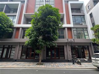 Bán căn liền kề 85m2 khu phố biển vin 3 trục đường thông gần công viên nước giá 13,5 tỷ bao phí