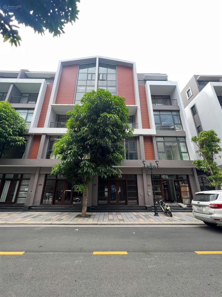 Bán căn liền kề 85m2 khu phố biển vin 3 trục đường thông gần công viên nước giá 13,5 tỷ bao phí