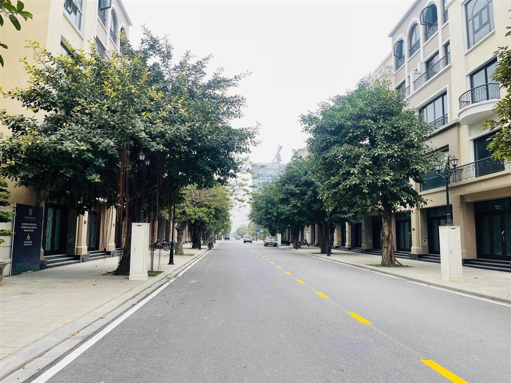 Liền kề 80m2 trục đường lớn gần trường học gần công viên giá 11 tỷ bao phí  0911 051 ***