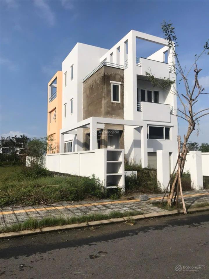 Chính chủ cần bán nhà biệt thự xây thô, hoàn thiện mặt ngoài, diện tích đất 216 m2, mặt đường ô tô