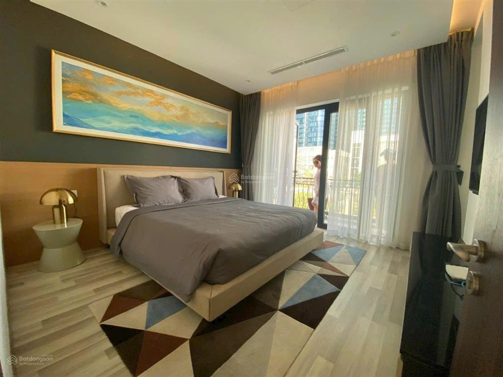 Cho thuê biệt thự 160 triệu, 225m2 tại vinhomes golden river ba son, giá tốt