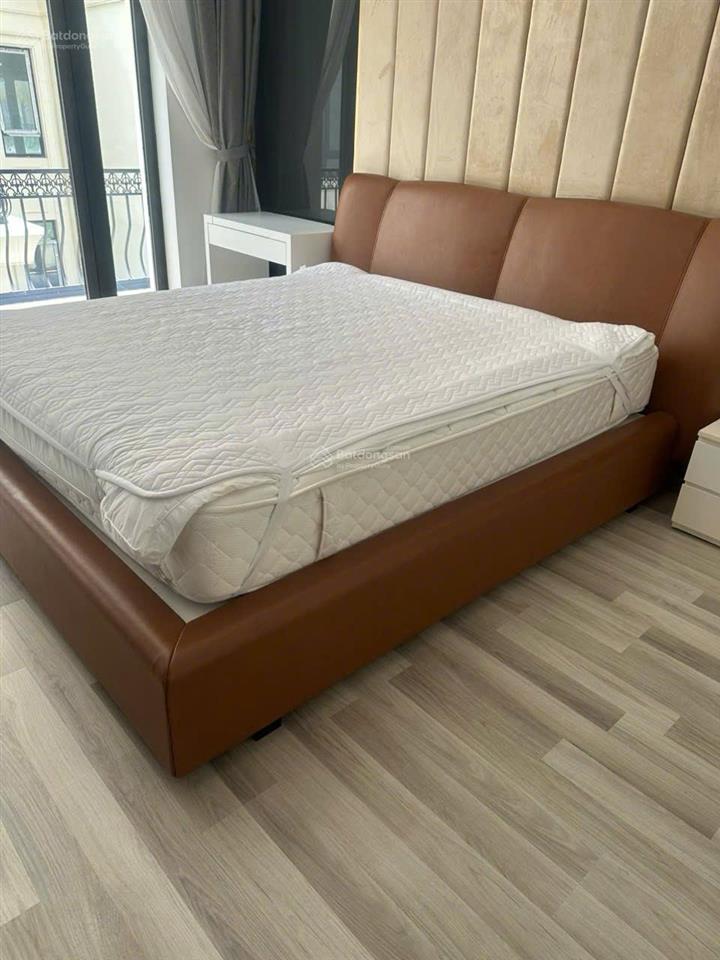 Cho thuê biệt thự 160 triệu, 225m2 tại vinhomes golden river ba son, giá tốt