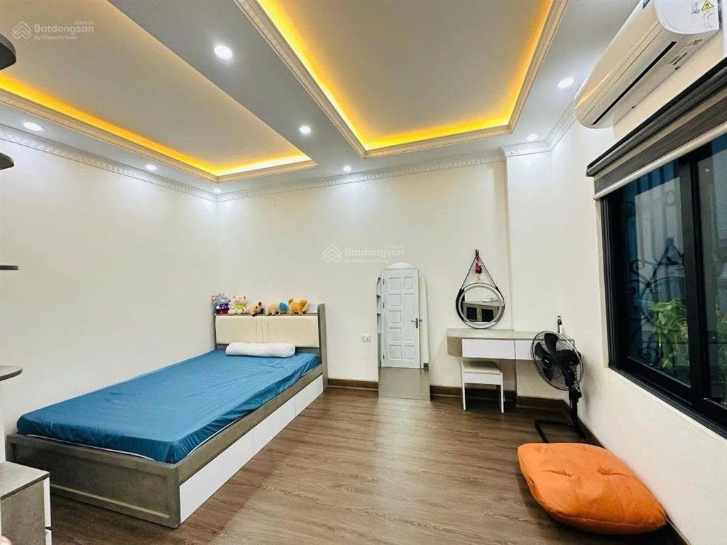 Bán nhà ngọc lâm 35m x 6 tầng 4pn khép kín, thang máy 450kg, cách phố 15m, vừa ở và kd