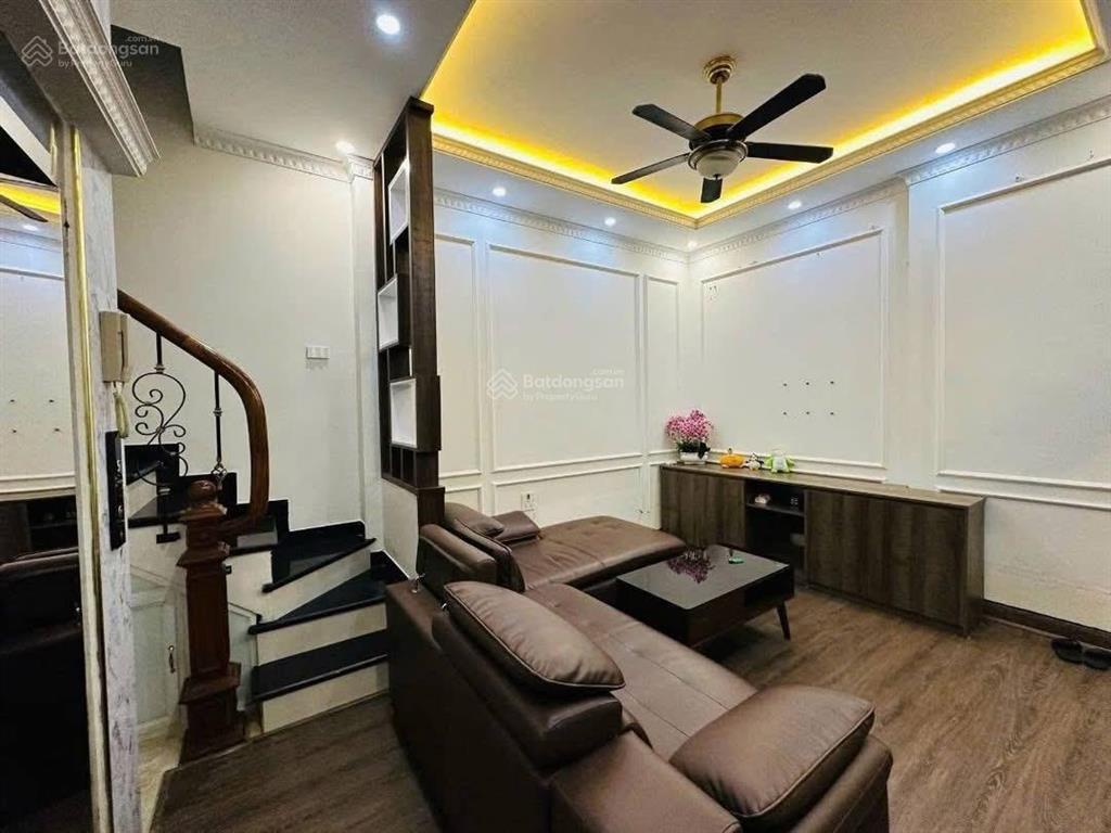 Bán nhà ngọc lâm 35m x 6 tầng 4pn khép kín, thang máy 450kg, cách phố 15m, vừa ở và kd