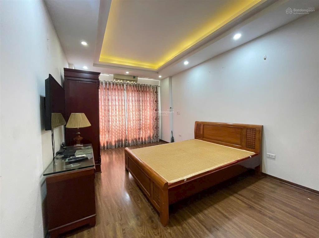 Nguyễn văn cừ 36m dân xây 5 tầng, cách ô tô 6m giá 8 tỷ, không quy hoạch