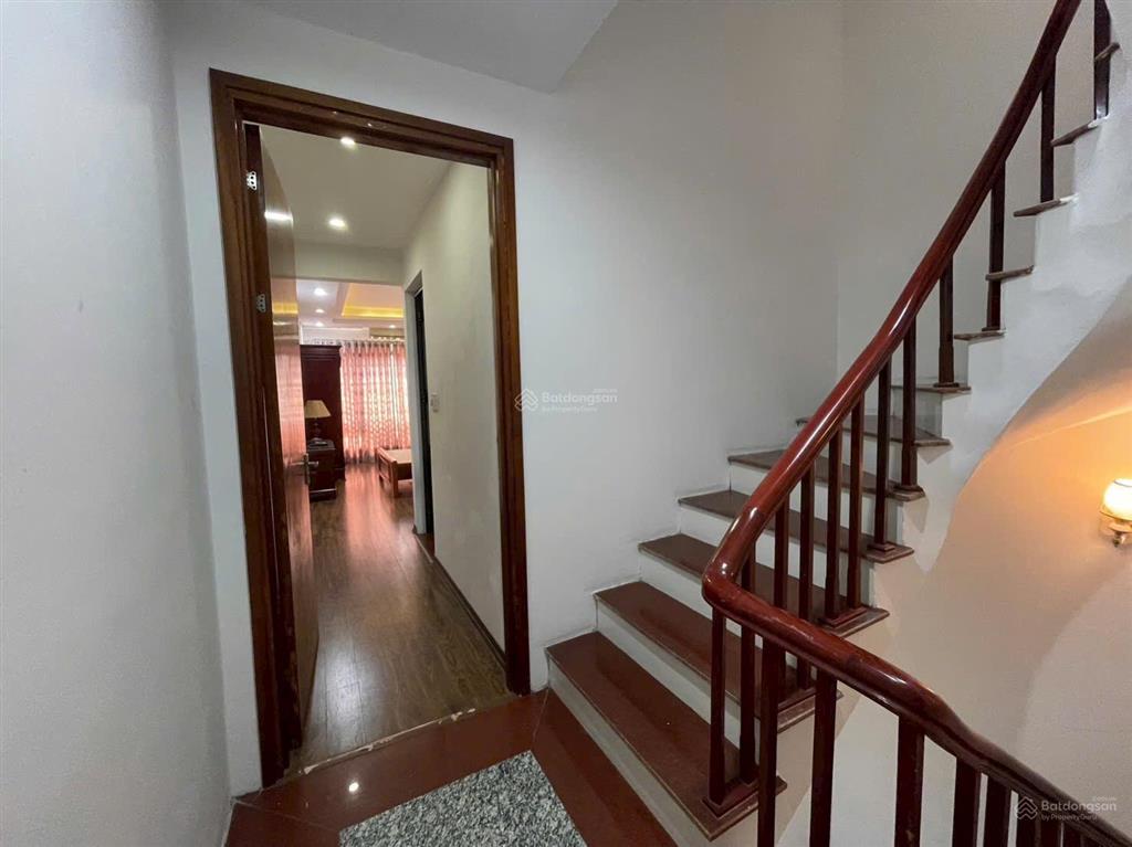 Nguyễn văn cừ 36m dân xây 5 tầng, cách ô tô 6m giá 8 tỷ, không quy hoạch