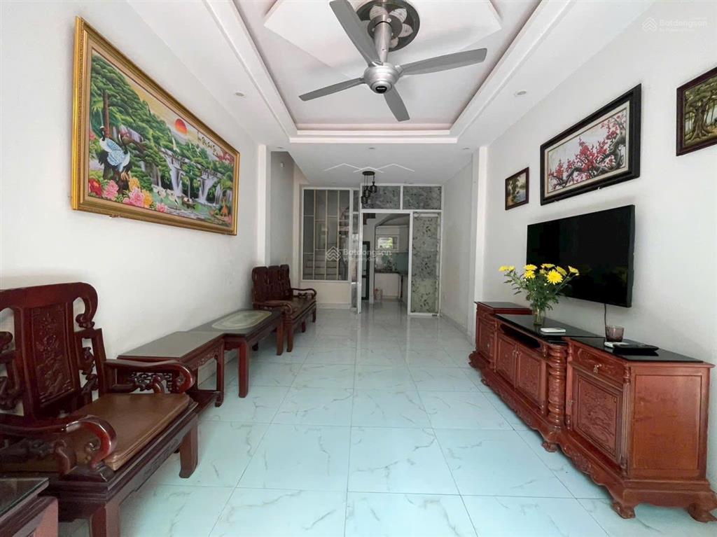 Nguyễn văn cừ 36m dân xây 5 tầng, cách ô tô 6m giá 8 tỷ, không quy hoạch
