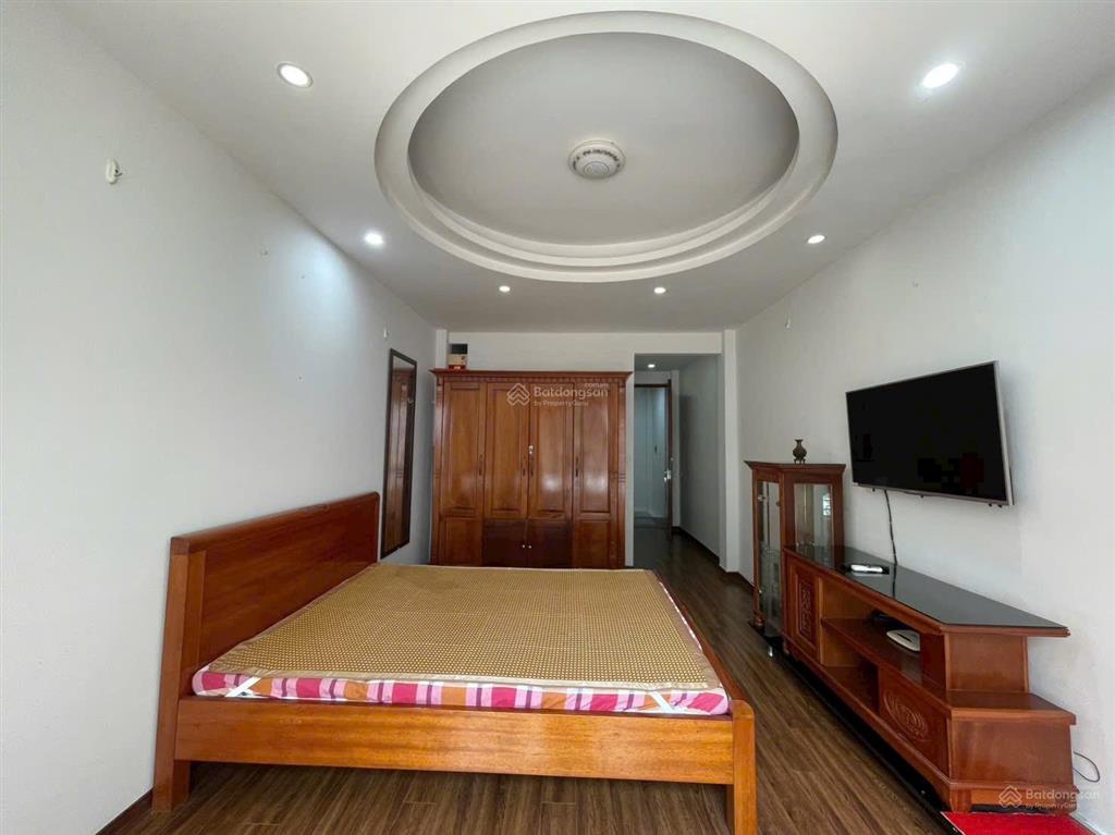Nguyễn văn cừ 36m dân xây 5 tầng, cách ô tô 6m giá 8 tỷ, không quy hoạch