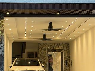 Phân lô phố trạm 7 tầng thang máy, ở và kinh doanh, ô tô vào nhà.