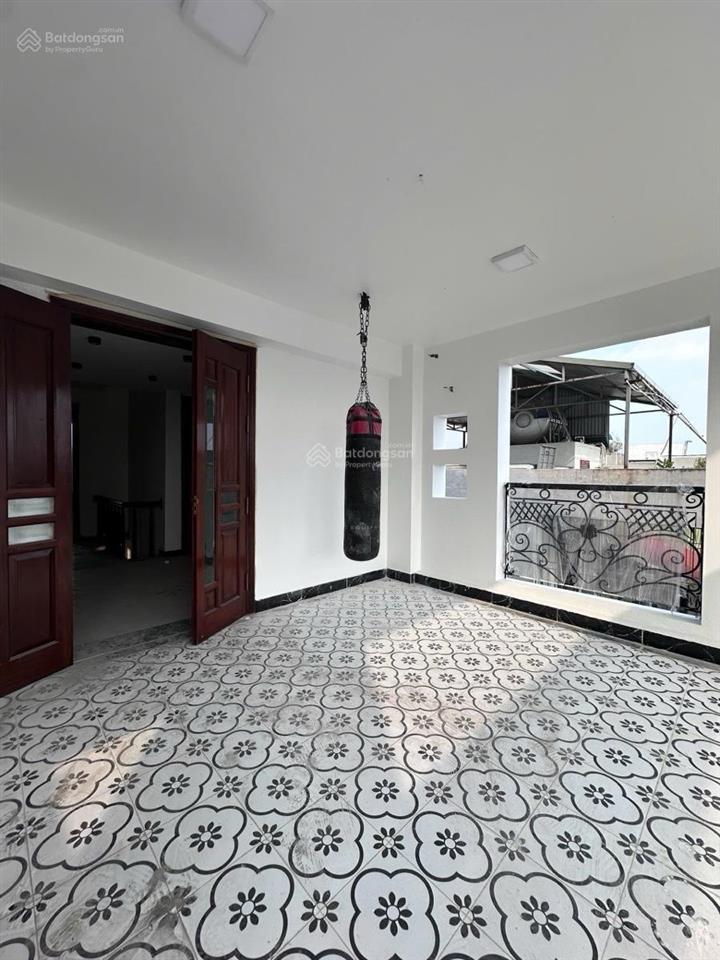Bán nhà nguyễn sơn, kinh doanh, 115m2 xây 7 tầng, vị trí đẹp