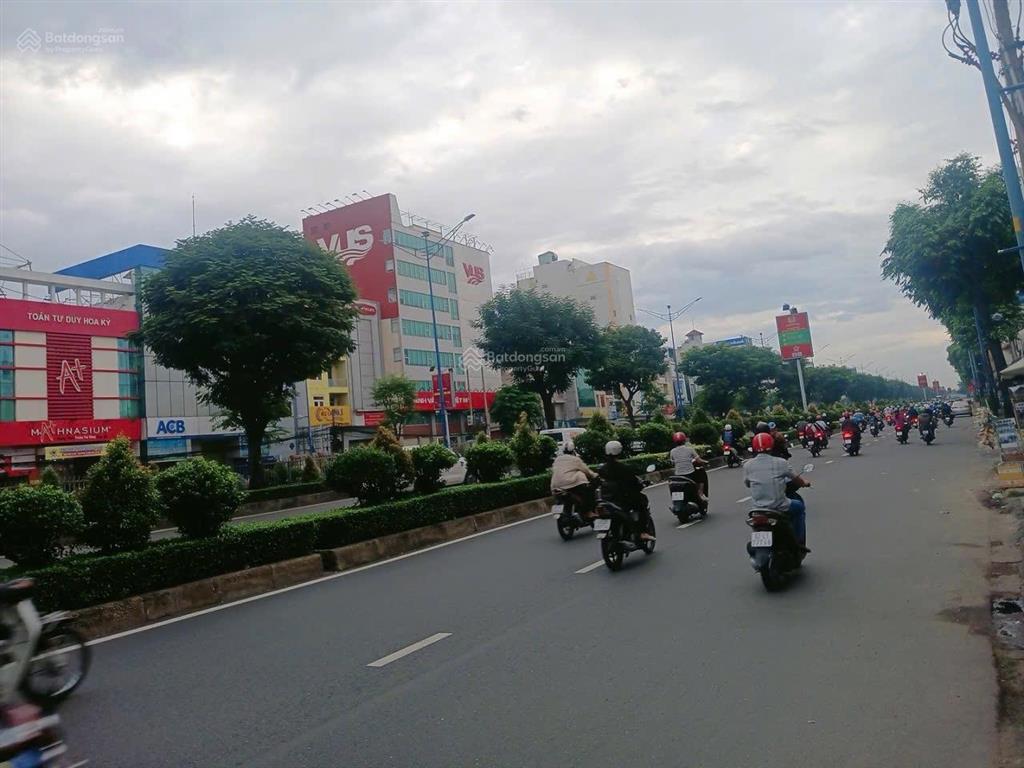 Bán gấp nhà mặt phố trường chinh, 4.7x45m, nở hậu, c4, đường 40m, lề 5m, giá chỉ 32 tỷ