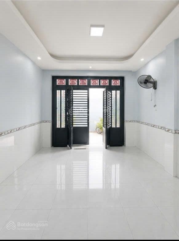 Bán nhà tỉnh lộ 10, ngay chợ da sà mới, giáp tên lửa, hẻm xe hơi thông 4 x 8.5m (2 tầng). giá 3txx
