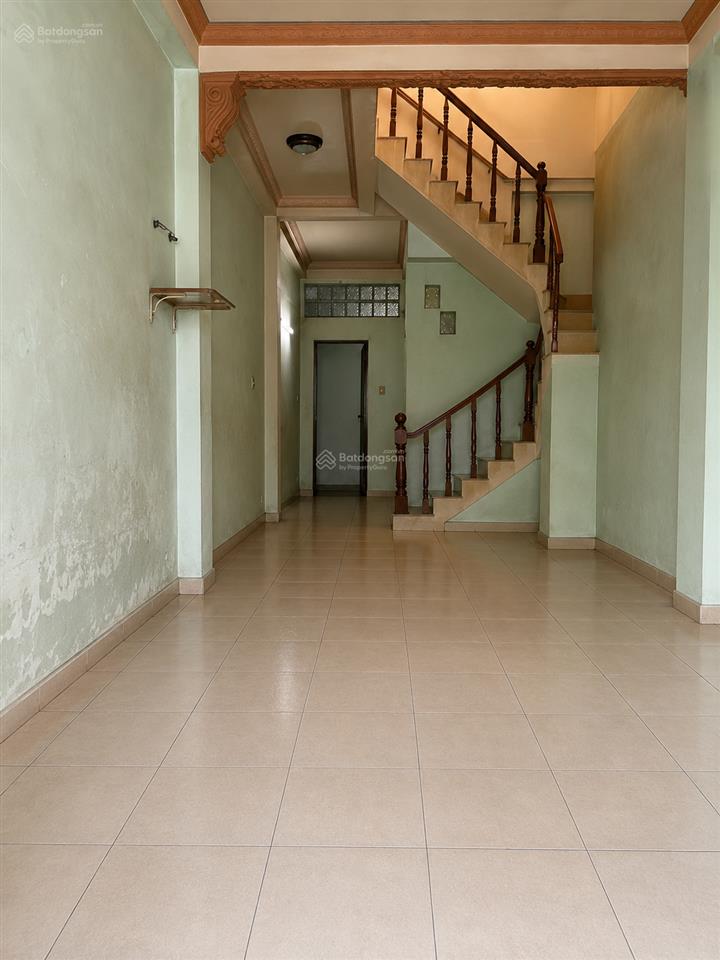 Chủ định cư bán gấp nhà hương lộ 2 đường nhựa 10m xe công vào nhà 4 x 19 (2 tầng) giá 5txx