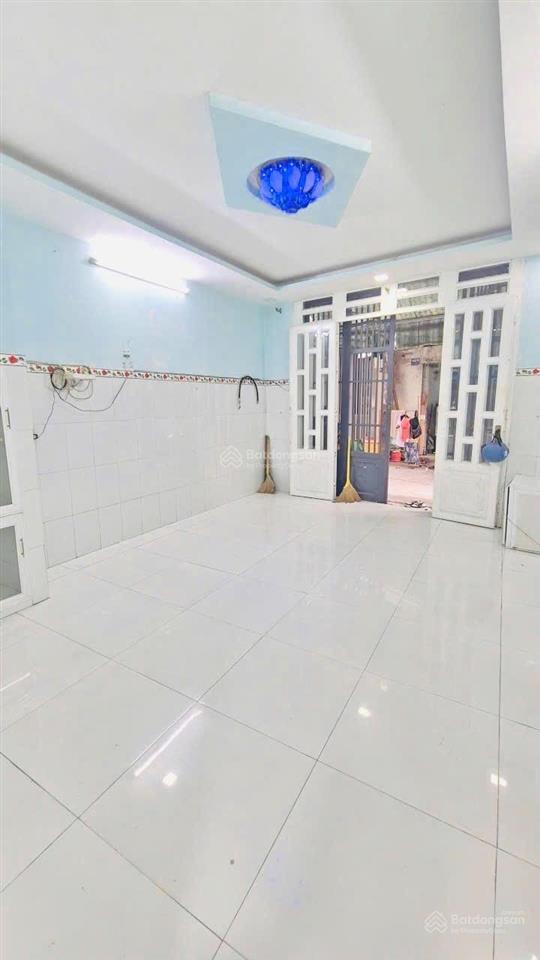 Bán nhà ngay chợ lê văn quới hẻm 4m thông thoáng 4 x 8.5 (3 tầng) giá 3txx