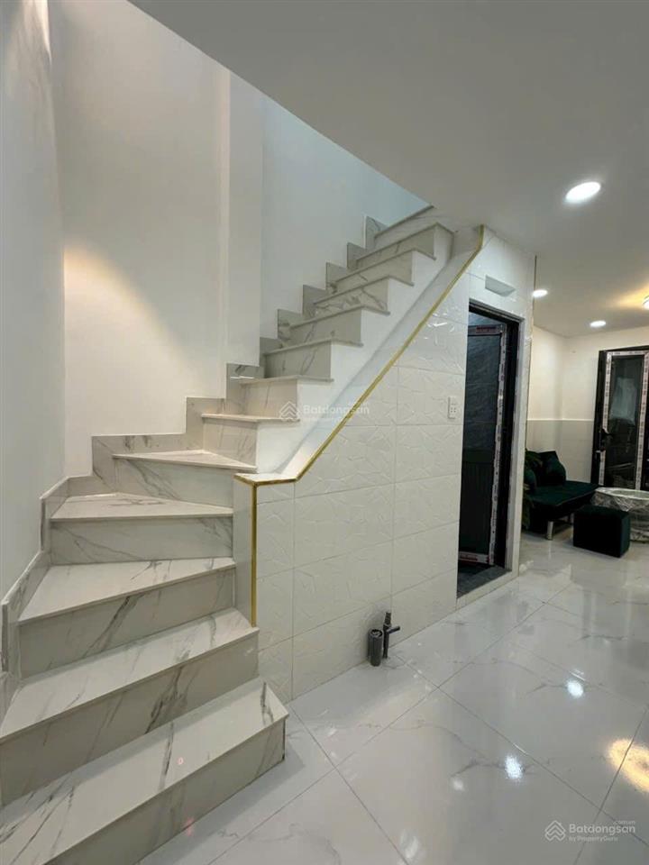 Bán gấp nhà tỉnh lộ 10 giáp tên lửa hẻm thông thoáng yên tĩnh 3.2 x 7 (2 tầng) giá 2txx