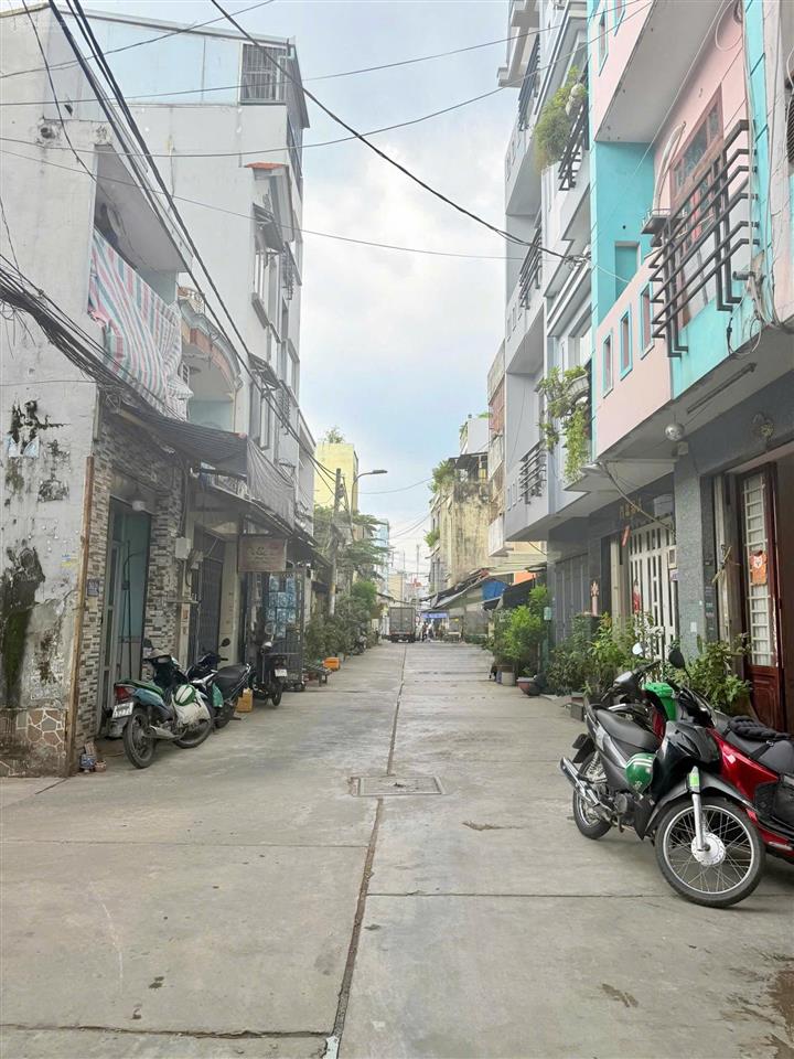 Bán nhà ngay chợ bình trị đông tên lửa lớn nối dài 4 x 13.5 ( 53m2 ) 2 tầng giá 5txx