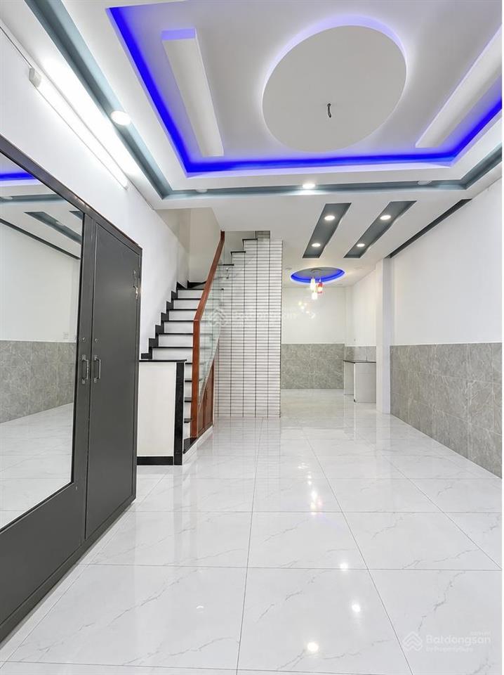 Chủ ngộp bán gấp nhà lê văn quới cách mặt tiền chỉ vài bước chân 4 x 8 ( 2 tầng ) giá 3 tỷ **