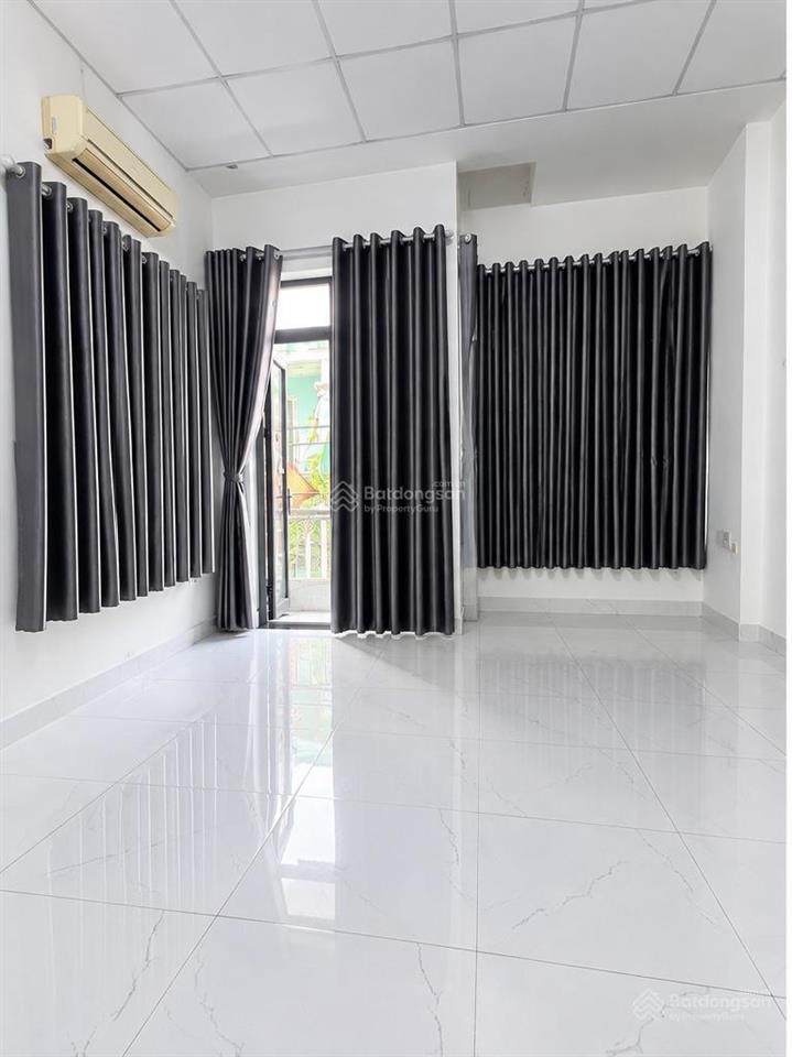 Chủ ngộp bán gấp nhà lê văn quới cách mặt tiền chỉ vài bước chân 4 x 8 ( 2 tầng ) giá 3 tỷ **