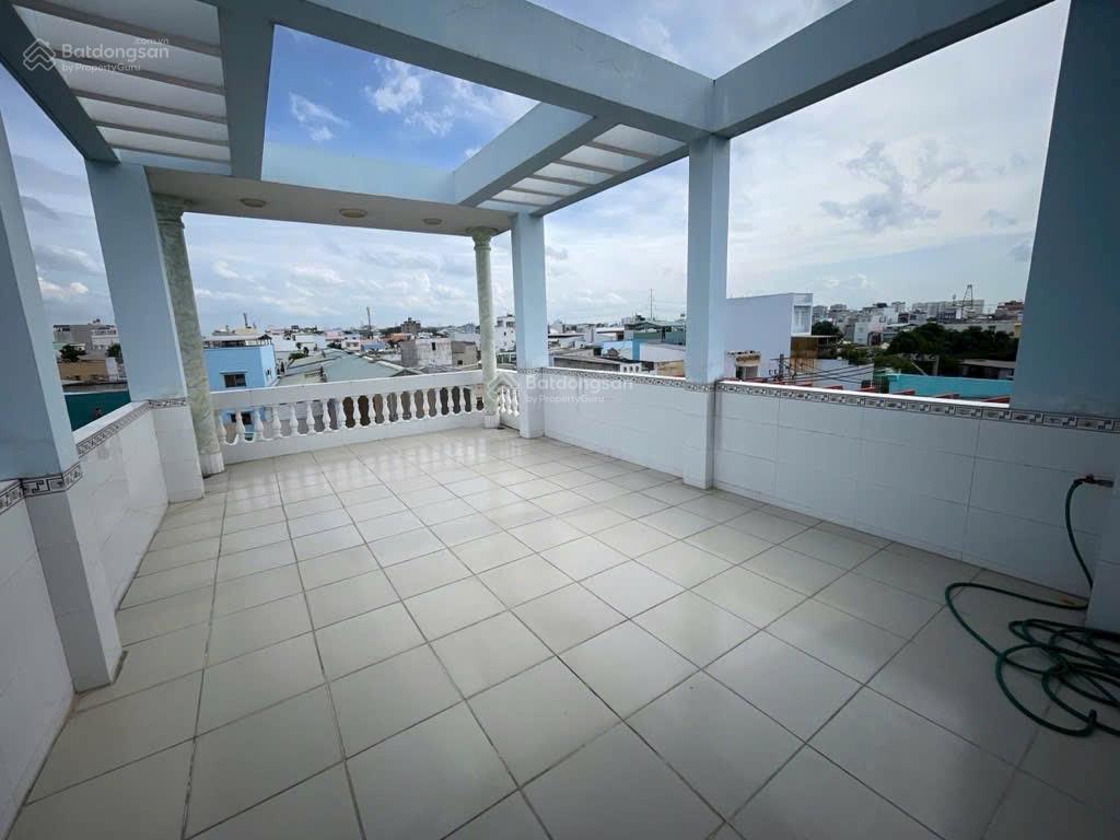 Ngộp bank bán gấp mặt tiền kinh doanh khu tên lửa 6.6 x 15 ( 98m2 ) 4 tầng giá 10txx
