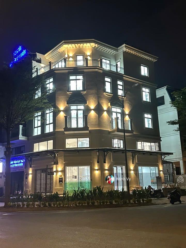 Dành cho công ty lớn cần thuê căn góc hơn 500m2 sàn, trục đường chính lakeview city