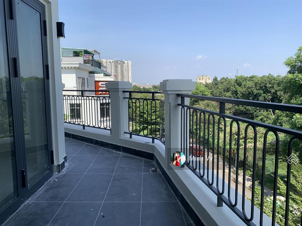 Dành cho công ty lớn cần thuê căn góc hơn 500m2 sàn, trục đường chính lakeview city