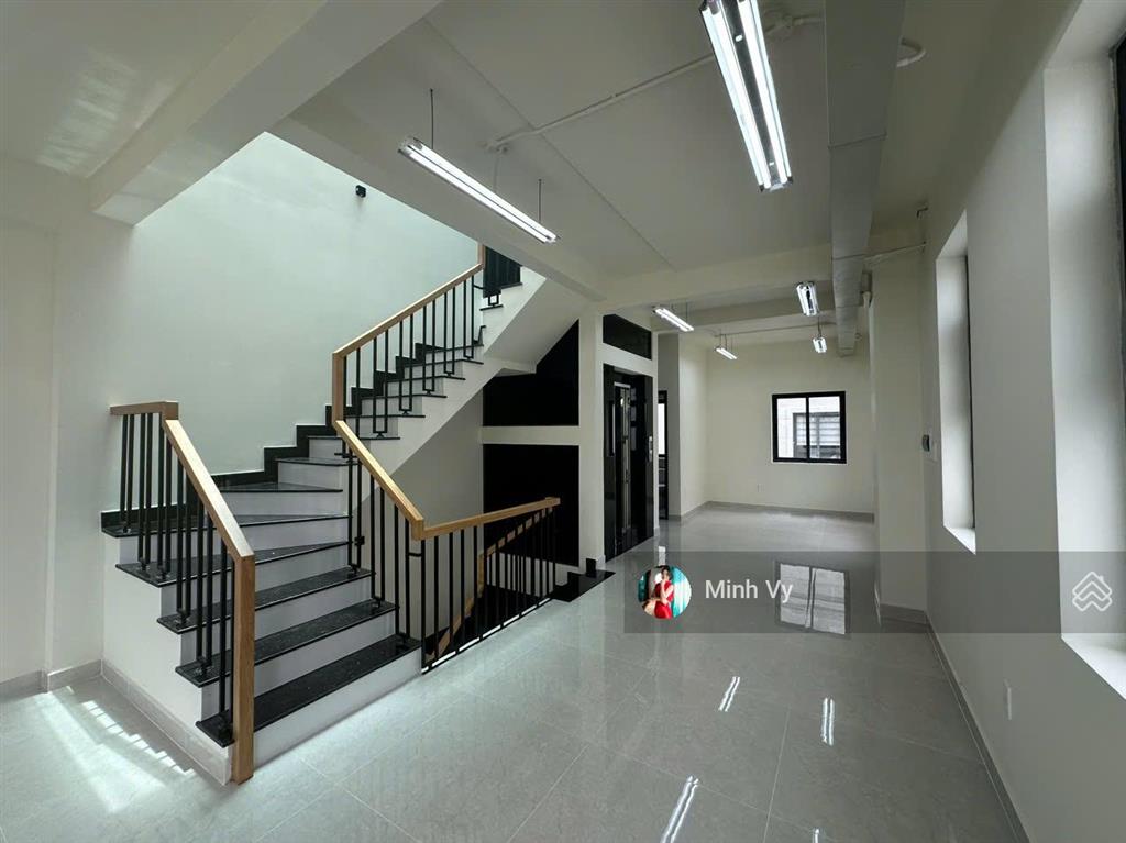 Shophouse góc công viên song hành lakeview city hoàn thiện có thang máy đẹp, giá chỉ 45tr/th
