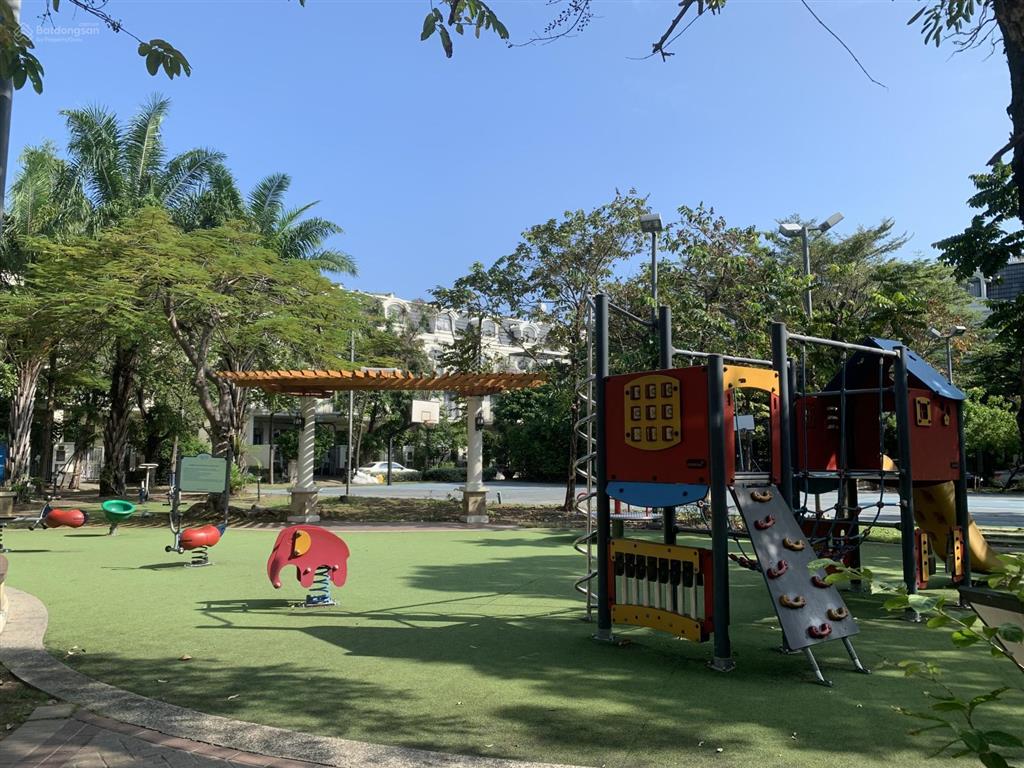 Biệt thự view hồ  nội thất cao cấp cho thuê 50tr/th lakeview city