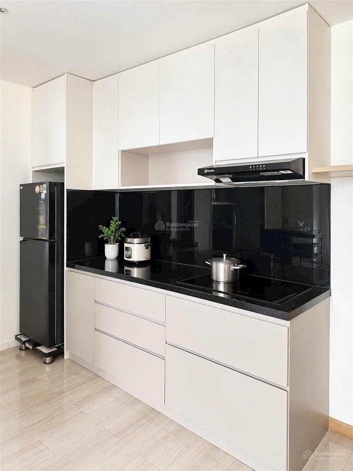 Chủ cần tiền bán gấp 2pn góc lumiere boulevard full nội thất 3ty999 bao hết view hồ bơi sẵn sổ hồng