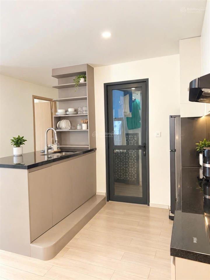 Chủ cần tiền bán gấp 2pn góc lumiere boulevard full nội thất 3ty999 bao hết view hồ bơi sẵn sổ hồng