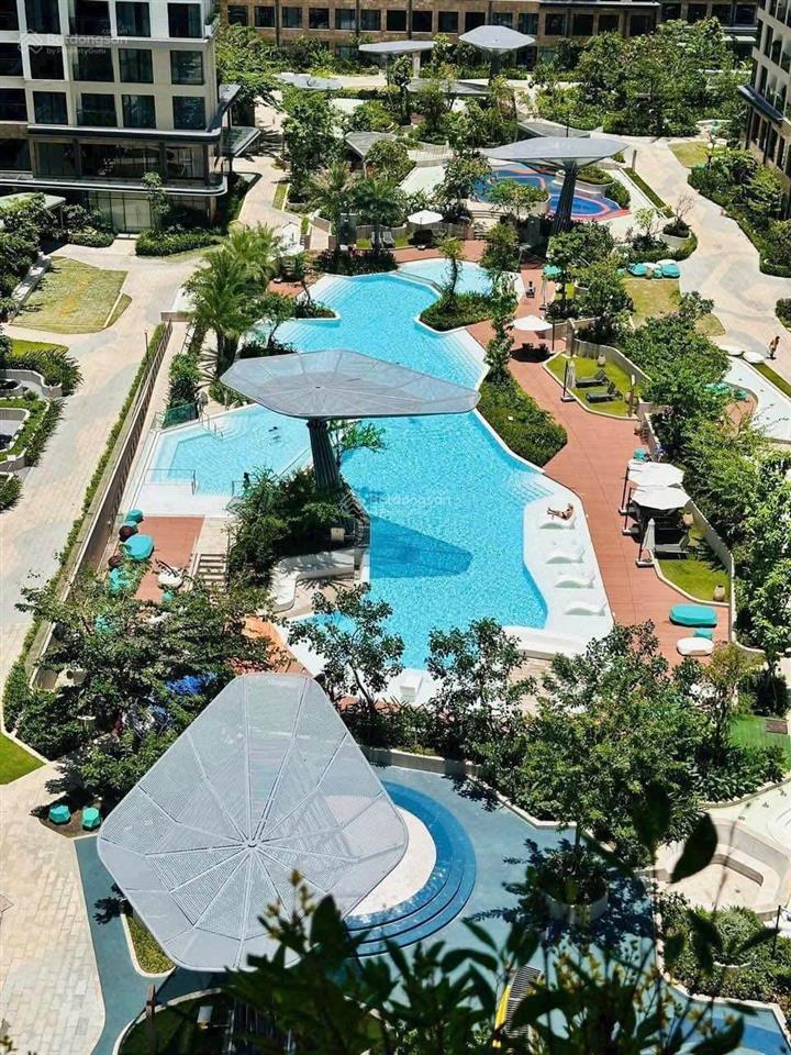 Chủ cần tiền bán gấp 2pn góc lumiere boulevard full nội thất 3ty999 bao hết view hồ bơi sẵn sổ hồng